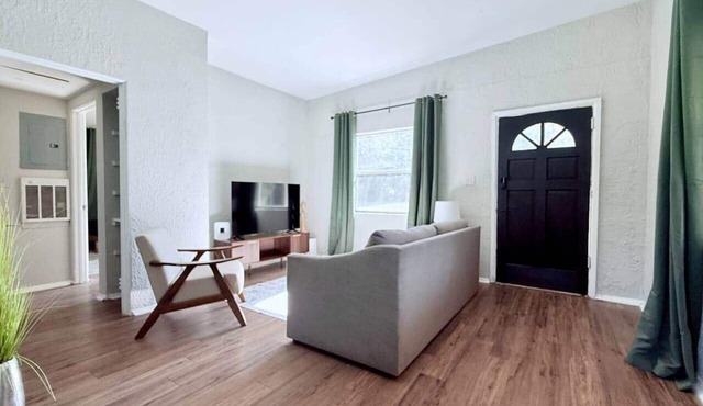 Laid-Back Retreat:Comfort & Charm