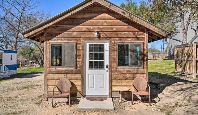 Laid-Back Vibe! Waterfront Lake Dunlap Studio