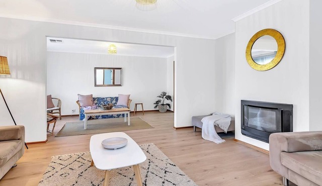 Laidback Seaford Family Retreat 200m from Beach