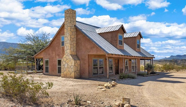 Lajitas Casa Grande: Spacious Four Bedroom Home