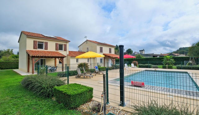 L’Ajuda – House with Air Conditioning and Shared Pool in Savignac-les-Églises