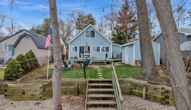 Lake Front Retreat: paddle board/canoe W HOT TUB