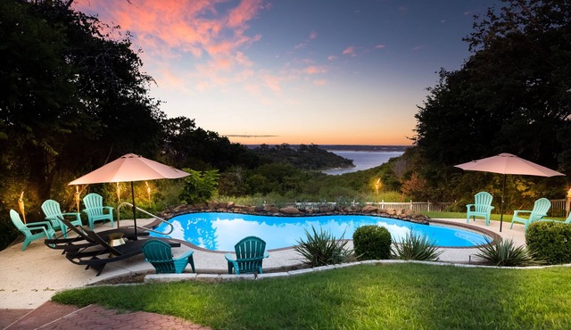 Lake Access! 10 Acre Retreat, Pool and Hot tub