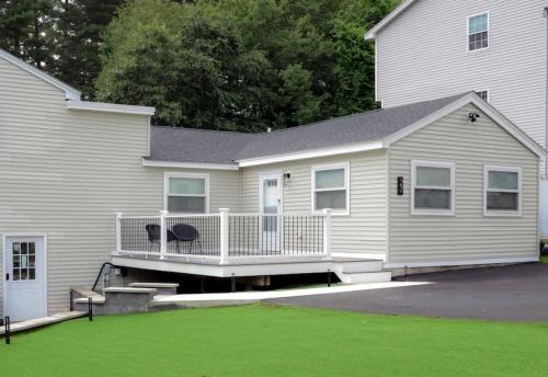 Lake Access 4 Bed 3 Bath HOT TUB