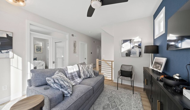 Lake Access and amazing views, 5 bedrooms within walking distance to downtown