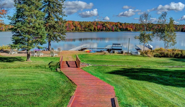 Lake Access Condo in Eagle River w/complimentary kayaks, canoes, and row boats.
