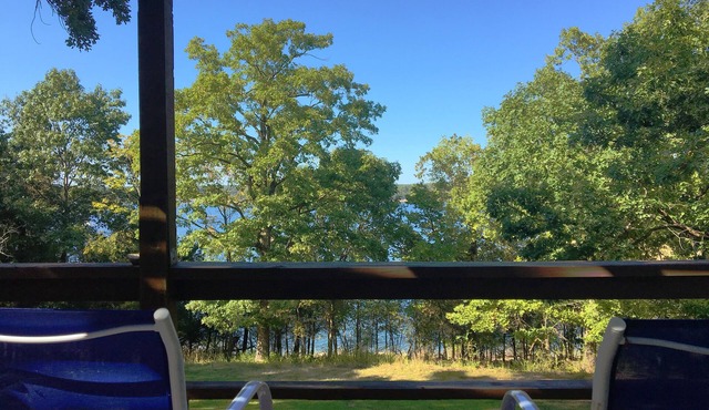 LAKE ACCESS & GREAT VIEWS! MINUTES TO THE WHITE RIVER! 3 BR/2BA, 1500 sq. ft.