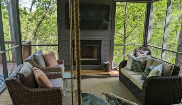 Lake Access Home. Outdoor Fireplace. Kayaks. Golfcart to Pool & Lake. Boat Ramp.