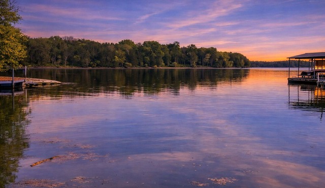Lake Access Retreat for Two | Sauna · Kayaks · Firepit · Near Nashville