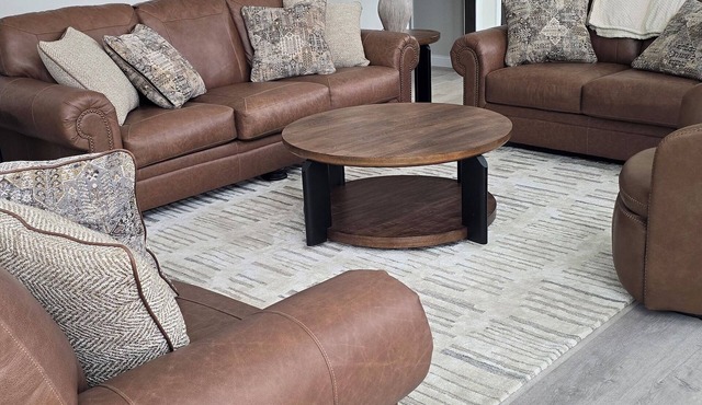 Lake Access, Seasonal Heated Pool,Hot Tub. Sleeps up to 22.