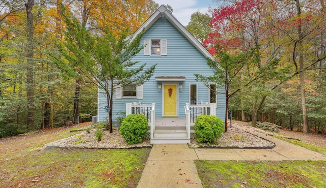 Lake Access, Tranquil Acreage: Farnham Cottage