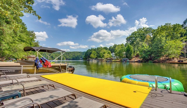 Lake Access: Waleska House w/Floating Dock!