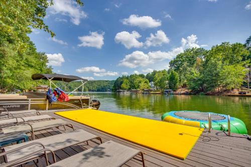 Lake Access Waleska House with Floating Dock!