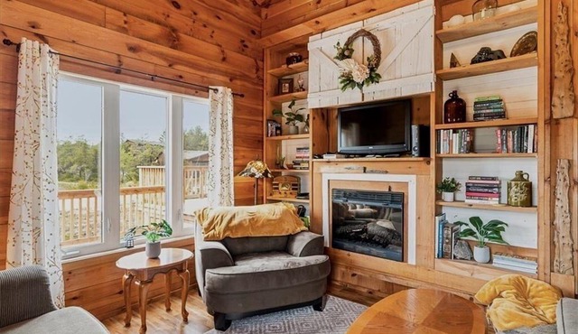 Lake access with forested property - Peaceful, clean & bright. Dog friendly.