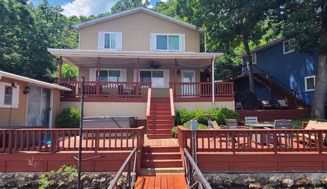 Lake Affect w/Hot tub & Garage Game room!