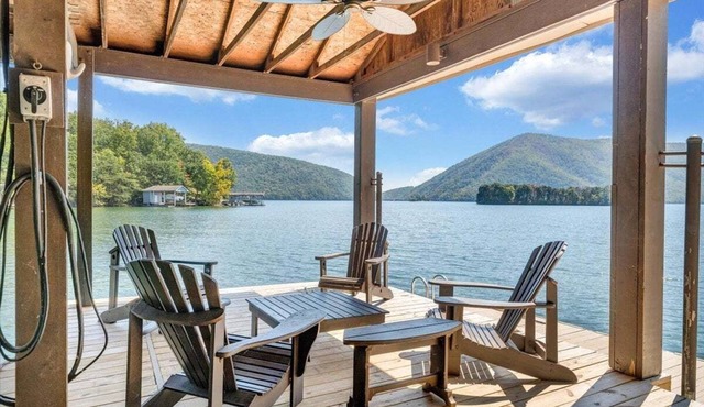 Lake Allure - Private Dock, Indoor Pool, and Hot Tub