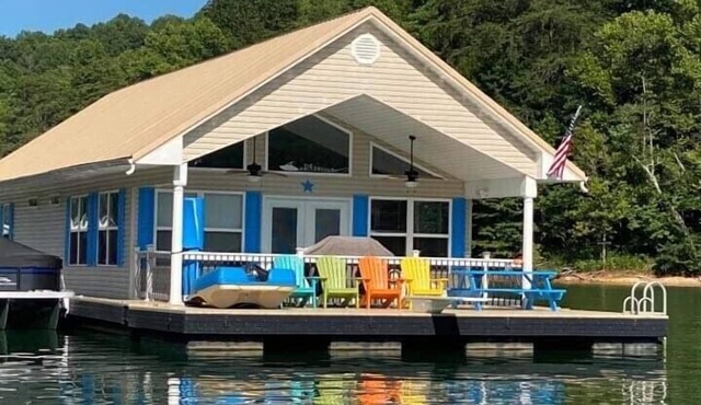 Lake and bake/best wings on Norris/Floating Home