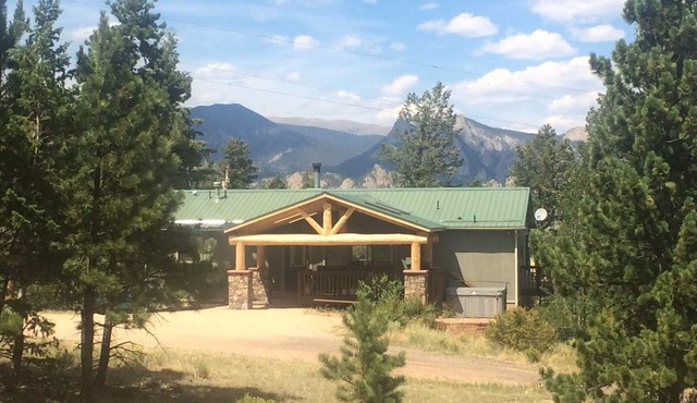 Lake and Mountain view, Private, Convenient location, Hot tub, WIFI, Theater