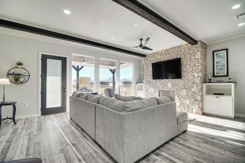 Lake and Sunset Views Spacious Monkey Island Home