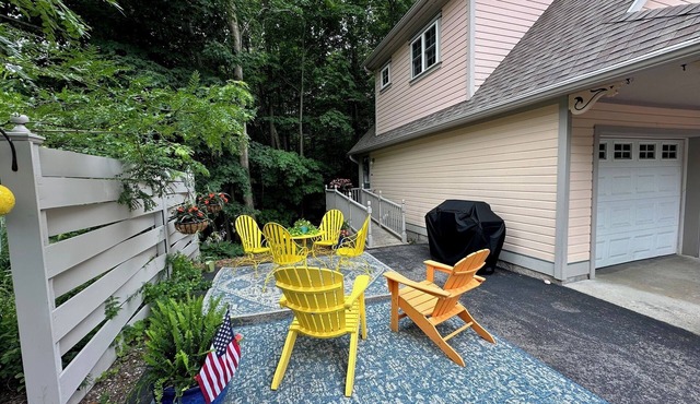 Lake Ann LOFT in the heart of Lake Ann village, W. of Traverse City MI