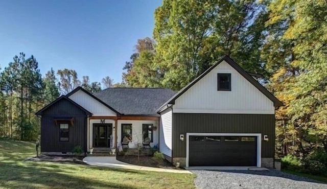 Lake Anna Cabana- Water Access, Premier Neighborhood, Lots of Amenities