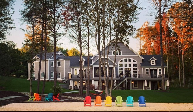 LAKE ANNA OASIS: Hottest Luxury Home at Lake * Public * Waterslide * 10,000 sqft