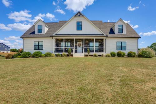 Lake Anna Retreat w/Boat Slip | Sleeps 15