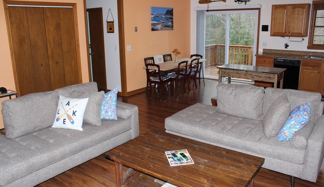 Lake Anna Woodside Retreat - sleeps 4 adults and 2 children