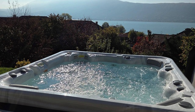 Lake Annecy magnificent new villa standing in front of the lake with stunning vi