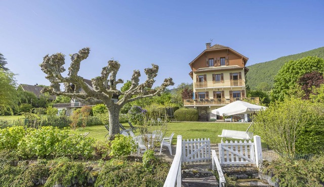 Lake Annecy – Sevrier: Family Home for 12 People with Waterfront Access