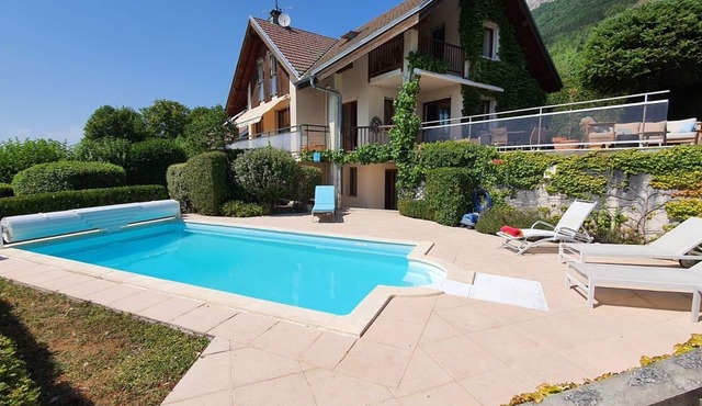 Lake Annecy villa, wide views of the lake and mountains in the heart of Veyrier