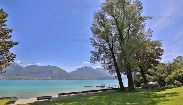 Lake Annecy - Waterfront Villa in Sévrier