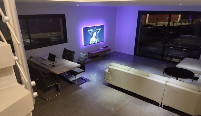 Lake Annecy wild and historic side 5 minutes from the beach