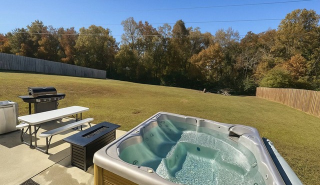 Lake Area Family Retreat Hot Tub Fire Pit