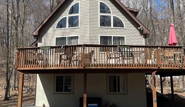 Lake Ariel Family Chalet