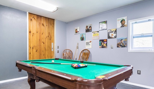 Lake Ariel Retreat w. Game Room