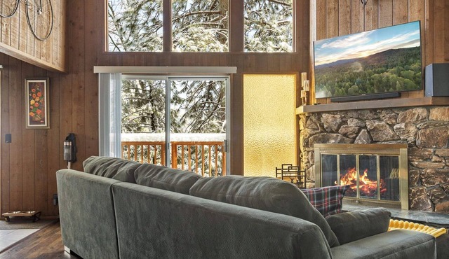 Lake Arrowhead Cabin - Hot Tub Game Room EV Fire Pit Pet Friendly