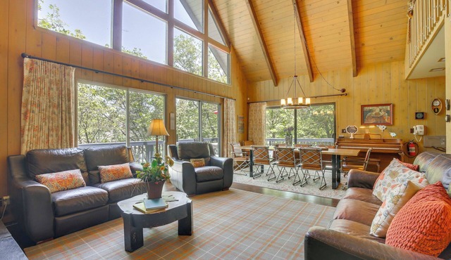 Lake Arrowhead Family Home w/Game Room