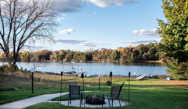 Lake Arrowhead lakefront, 4 bedroom, game room, pontoon available to rent!