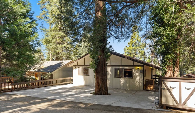 Lake Arrowhead Retreat - 5 min to The Village, the Lake, and Skypark!