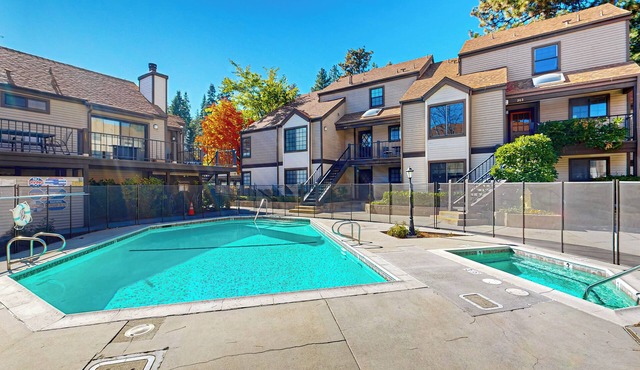 Lake Arrowhead Views! Condo w/Shared Pool & Spa