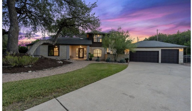 Lake Austin Retreat Sleeps 14 Pool Table Fire Pit 0.5 mi to Ski Shores