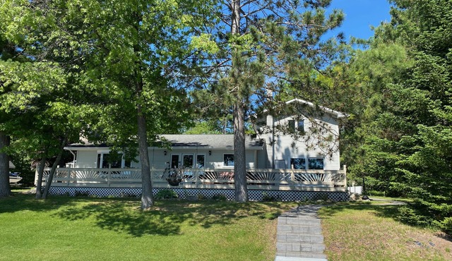 Lake Avalon - Charming 4-bedroom, 2-Bathroom Lake House