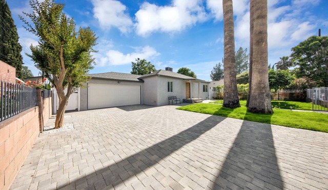 Lake Balboa Gated Pool House Oasis