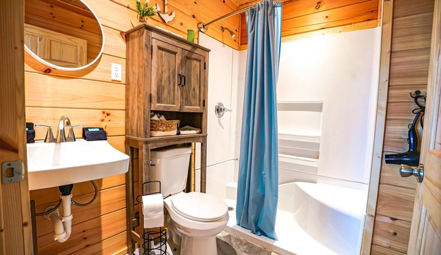 Lake Barkley Log Cabin - Lake Barkley Log is your perfect family escape on Lake Barkley! This charming log cabin offers two bedrooms, a sleeping loft, full kitchen, and bathroom with shower.
