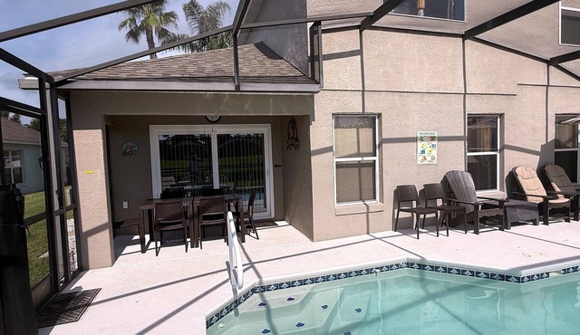 Lake Berkley Villa, Lakefront, Enclosed Private Pool, Game Room, 1GB/sec Wi-fi