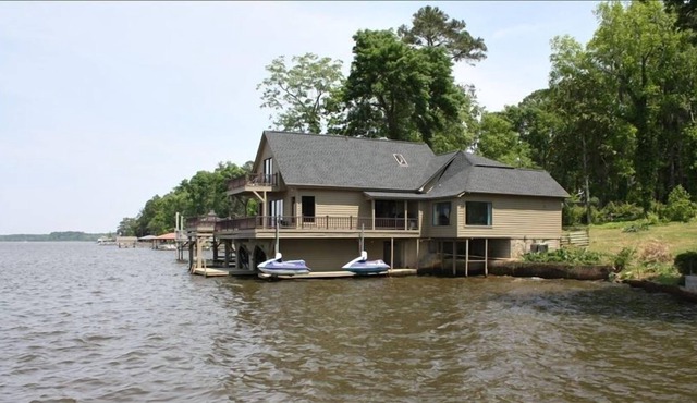 Lake Blackshear's 'Landmark Lodge' Year-Round Rental