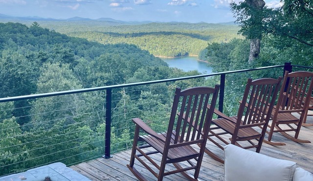 LAKE BLUE RIDGE VIEW & ACCESS, POOL TBL, PROJECTOR, FIRE PIT, HOT TUB, DOGS OKAY