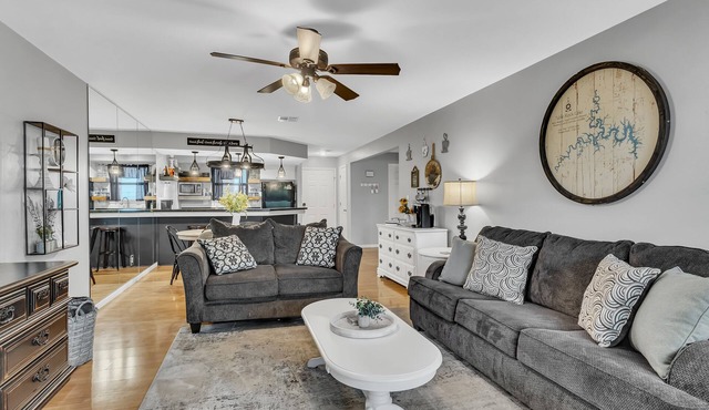 Lake Bluff Retreat - 1st floor condo, pool, fitness center, sport courts, golf