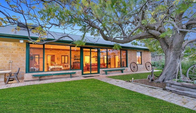 Lake Bywater Cottage